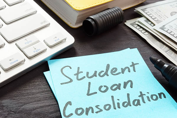Student loan consolidation reminder on sticky note